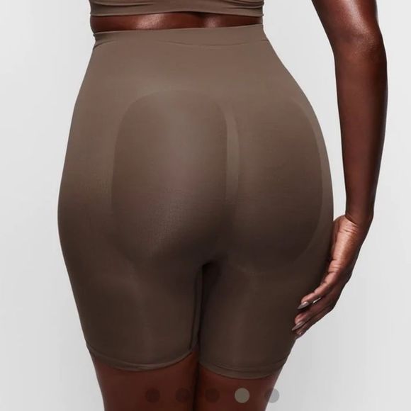 SKIMS Shapewear short ! NEW in box - Picture 3 of 5